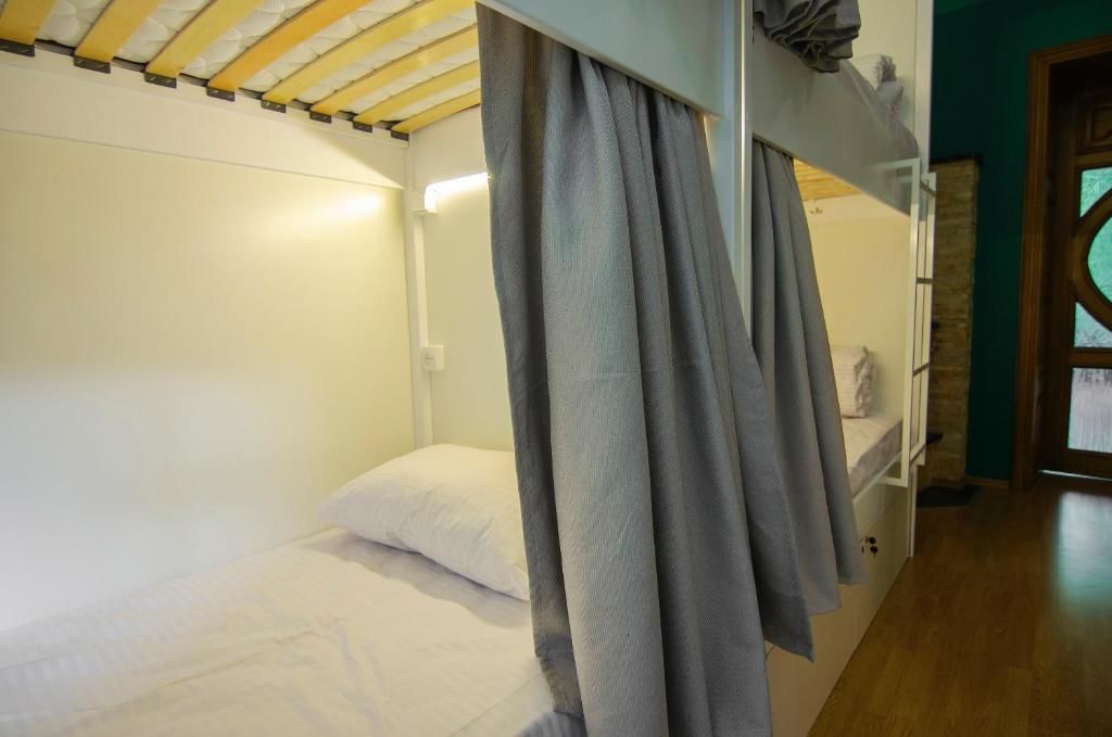 Хостелы Friends Hostel Lviv Rustaveli str Львов-47