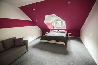 Хостелы Friends Hostel Lviv Rustaveli str Львов Номер с кроватью размера «king-size»-3