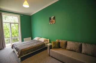 Хостелы Friends Hostel Lviv Rustaveli str Львов Номер с кроватью размера «king-size»-1