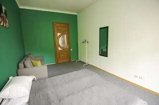 Хостелы Friends Hostel Lviv Rustaveli str Львов Номер с кроватью размера «king-size»-2