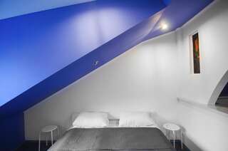 Хостелы Friends Hostel Lviv Rustaveli str Львов Номер с кроватью размера «king-size»-4
