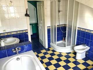 Хостелы Friends Hostel Lviv Rustaveli str Львов Односпальная кровать в общем номере для мужчин и женщин-16